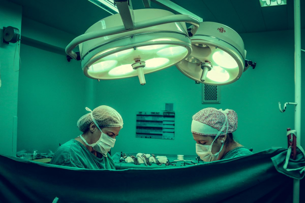 Surgical technologists in the OR