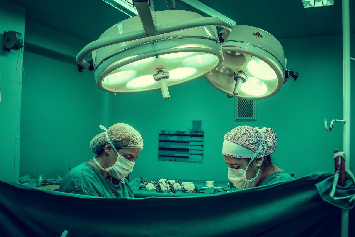Surgical technologists in the OR